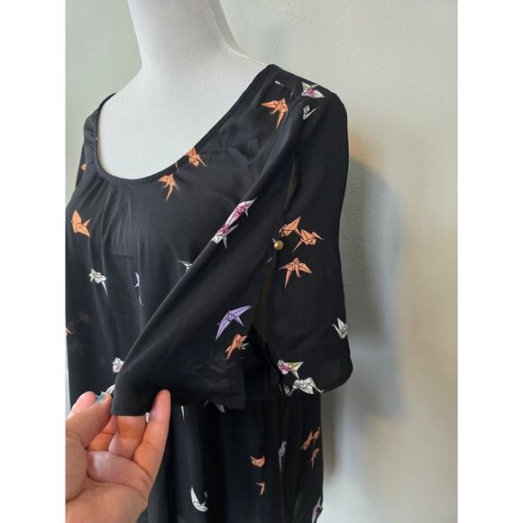 Torrid Black Crane Georgette Bow Back Blouse Size 00 L-XL Origami Whimsical - Picture 3 of 7